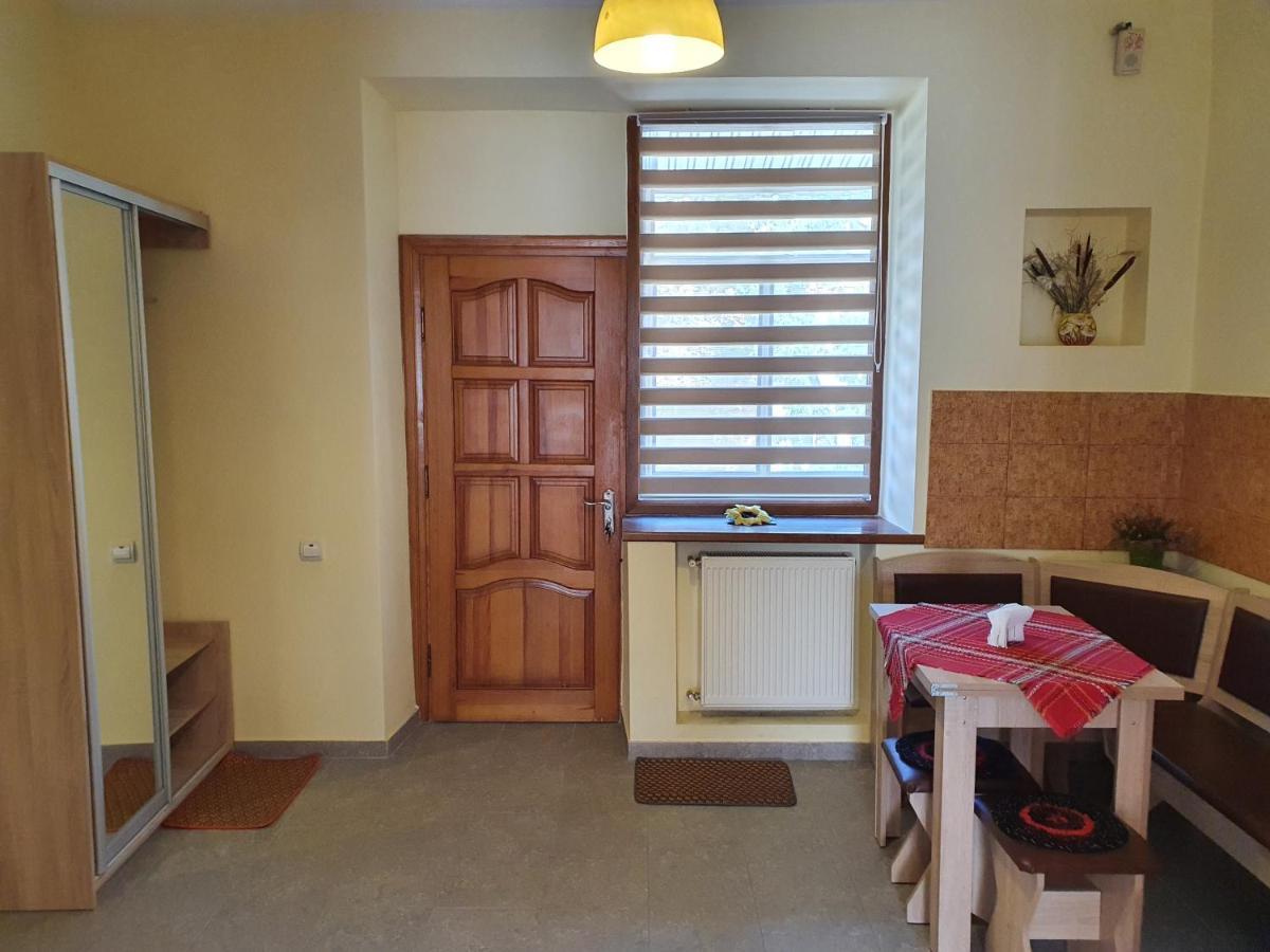 Котлярська 1 Lviv Extérieur photo